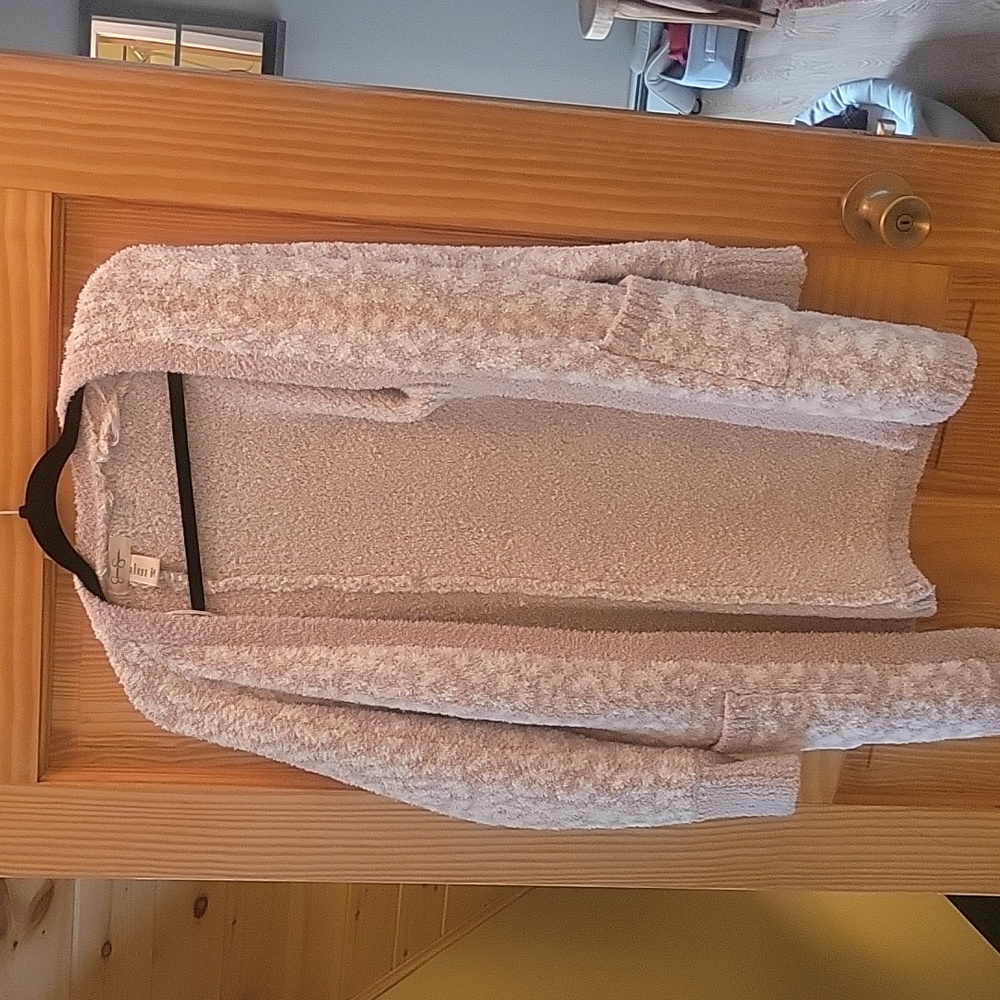 A Gessica Simpson sweater, size: XS, 100% polyester